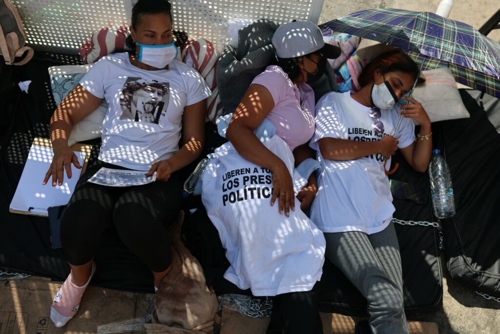 Familiares de presos políticos se unen a huelga de hambre en Caracas para pedir liberación - 7922eb95d777507111240974fca5a4515da7ed70w-1024x683