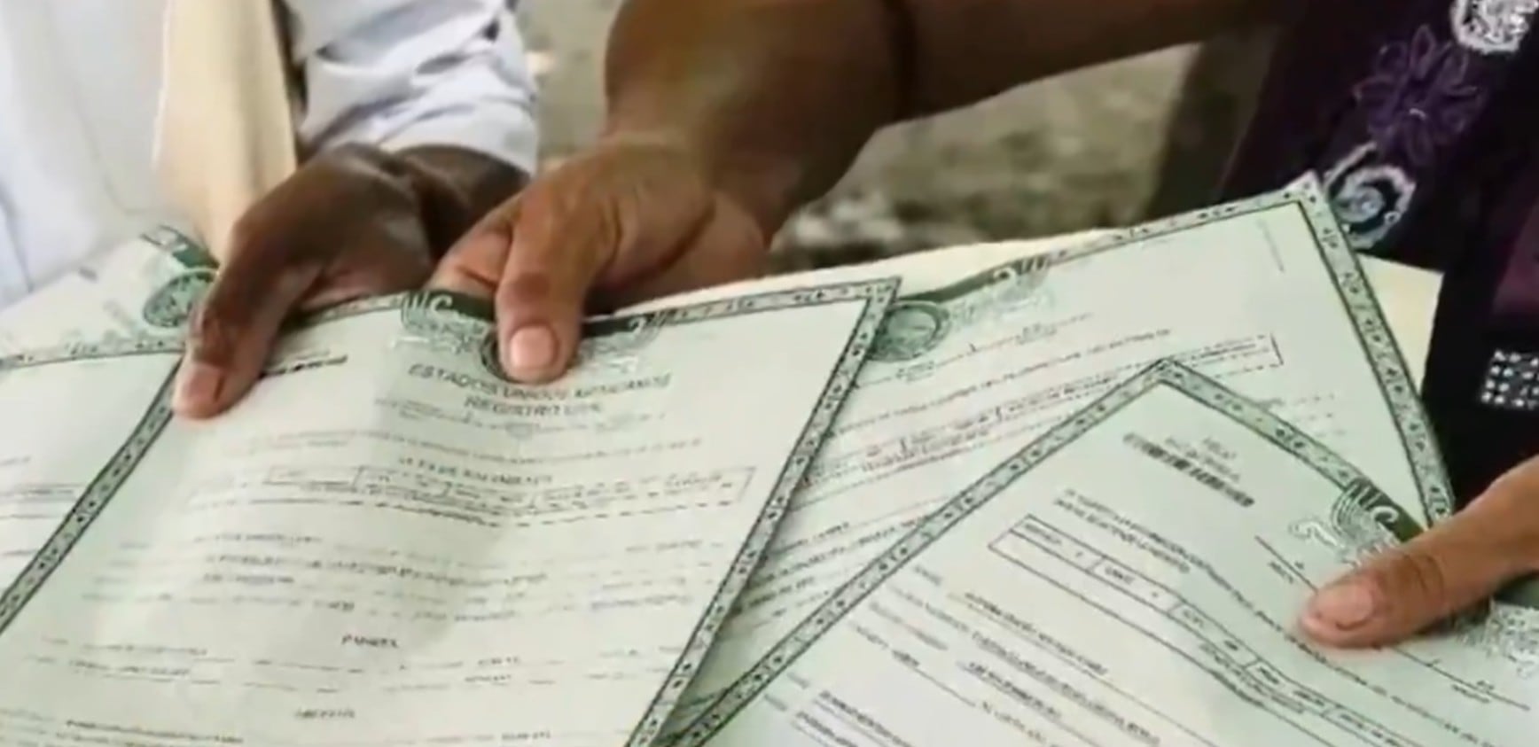 Fiscalía de Chiapas detiene a 3 funcionarios por venta ilegal de actas