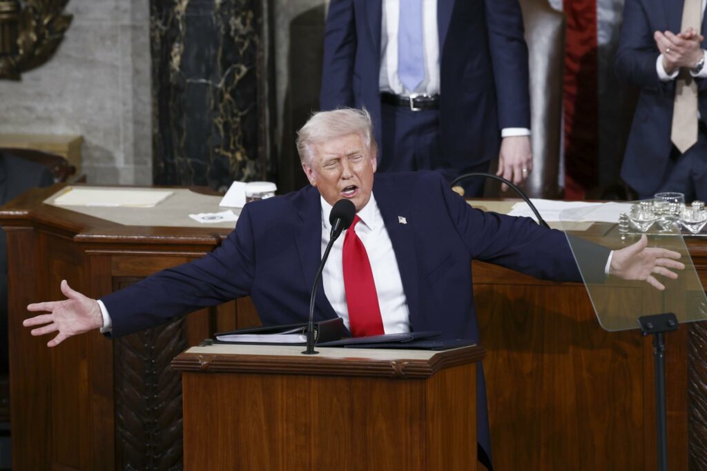 Trump asegura que sus nuevos aranceles no requerirán de ninguna aprobación del Congreso - donald-trump-pronuncia-su-discurso-del-estado-de-la-union-3-1024x683