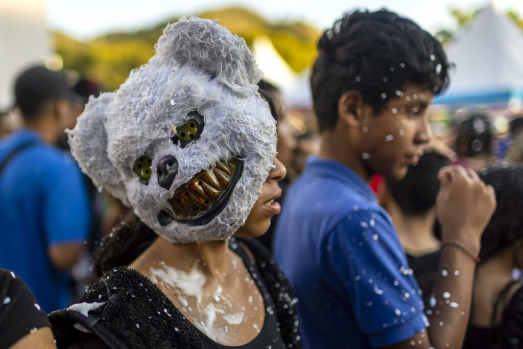 Venezolanos ponen en pausa la agitada vida política del país para celebrar los carnavales - f7aa29749d341a0c8e7eb0f08226ae7efdd559c8w-1024x683