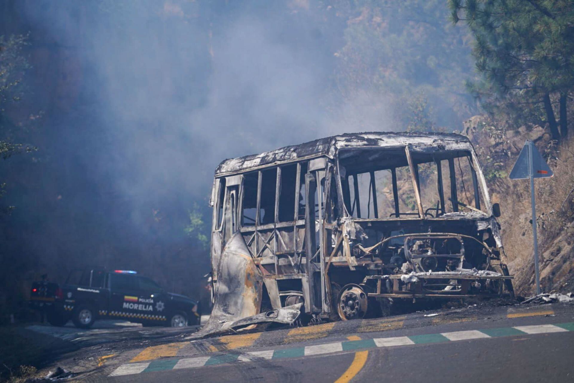 octzk4koabfq7cq4sju4kullla-1 Incendio de autos y camiones se suscitaron tras la noticia de que fue abatido Nemesio Oseguera “Alias El Mencho”