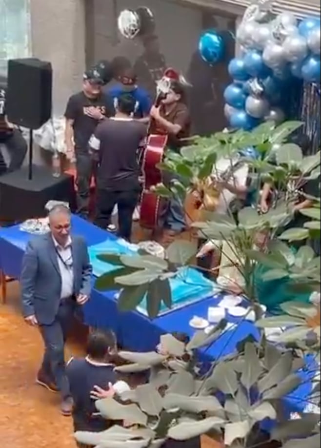 zinbqgdksbhmjhh5xxdti6ypue-1 Director de RH arma fiesta de cumpleaños en oficinas de la SEP