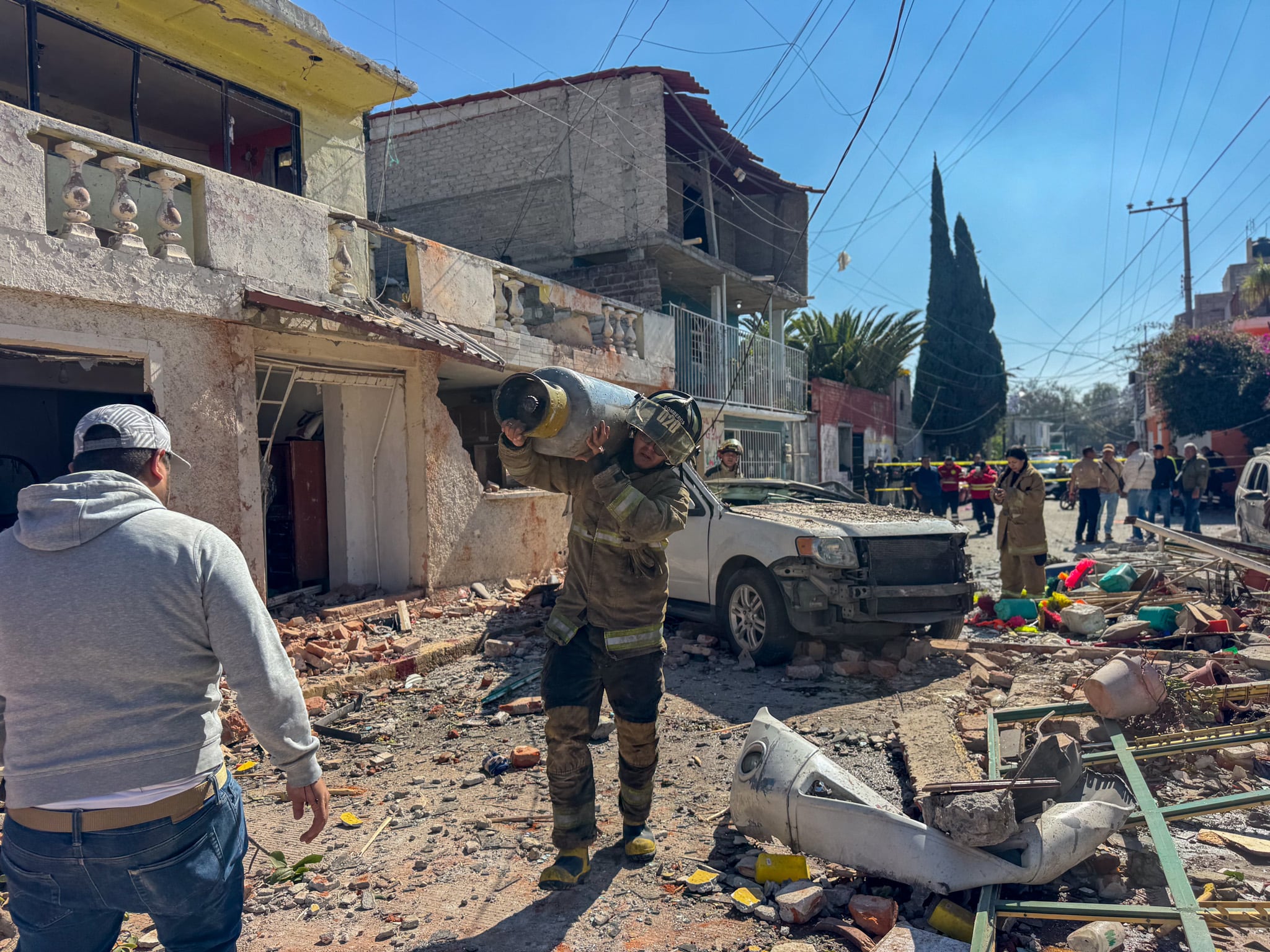 Explosión por gas en Coacalco deja al menos 100 viviendas afectadas