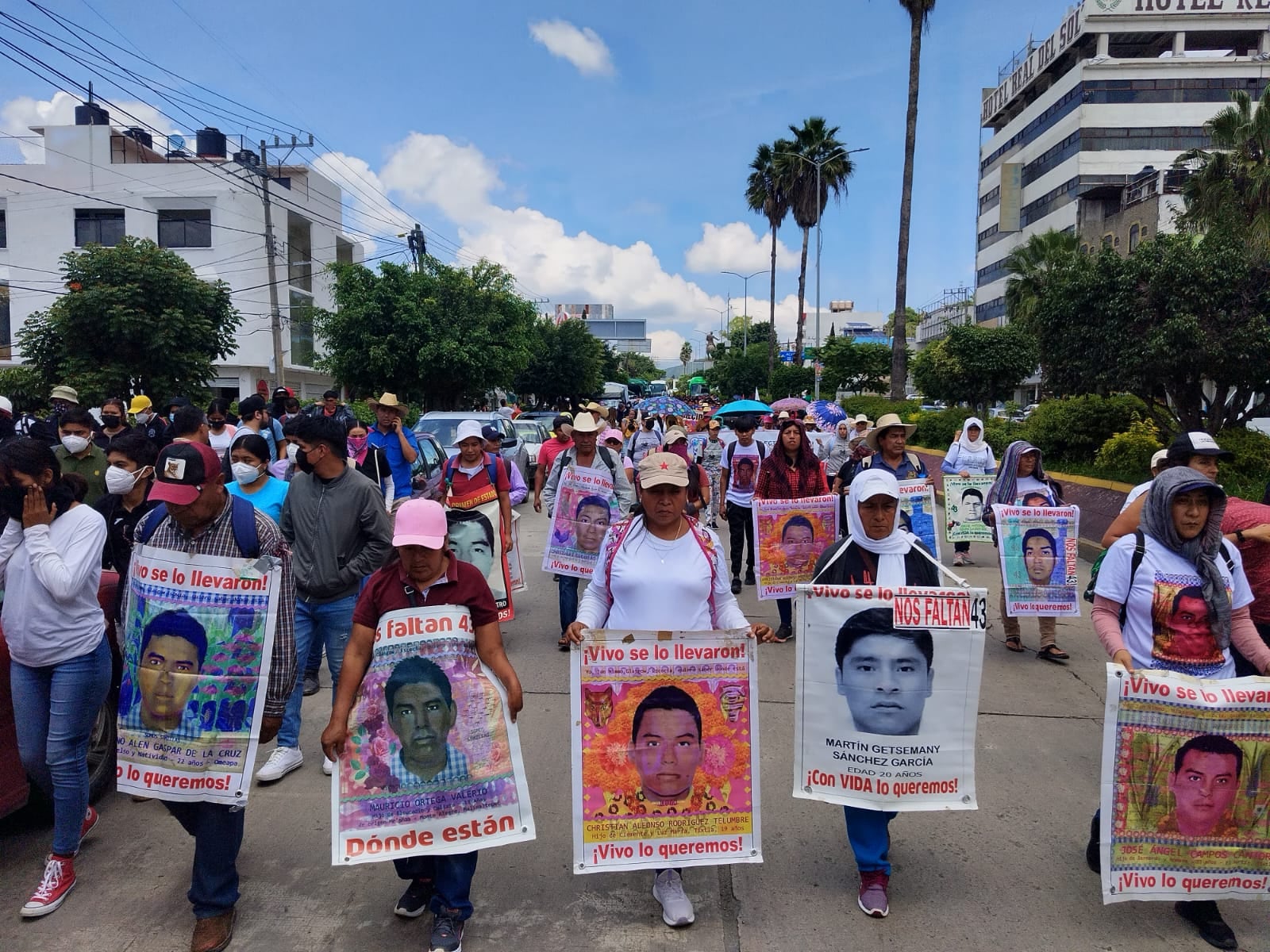 3irvro27e5cplg3mrbtsggcirm Marcha en Chilpancingo por 43 normalistas