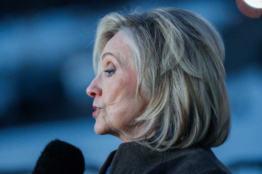 Congreso de EE.UU. publica videos íntegros de declaración de los Clinton sobre Epstein - 6a9f4edef4291a2e18b347a8ff40316d3b52a758w-1024x683