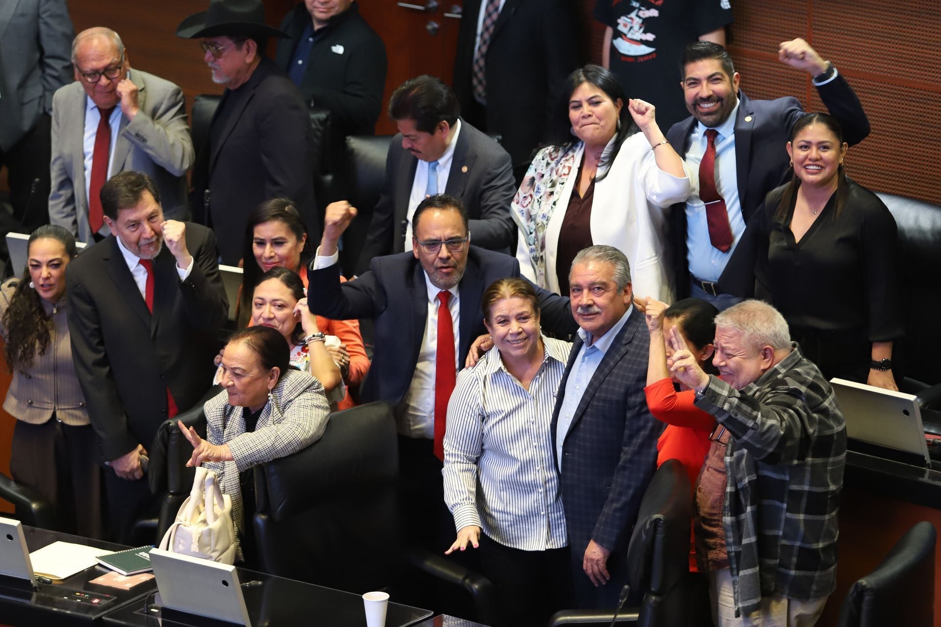 Morena respalda a Raúl Morón en el Senado durante visita de Grecia Quiroz