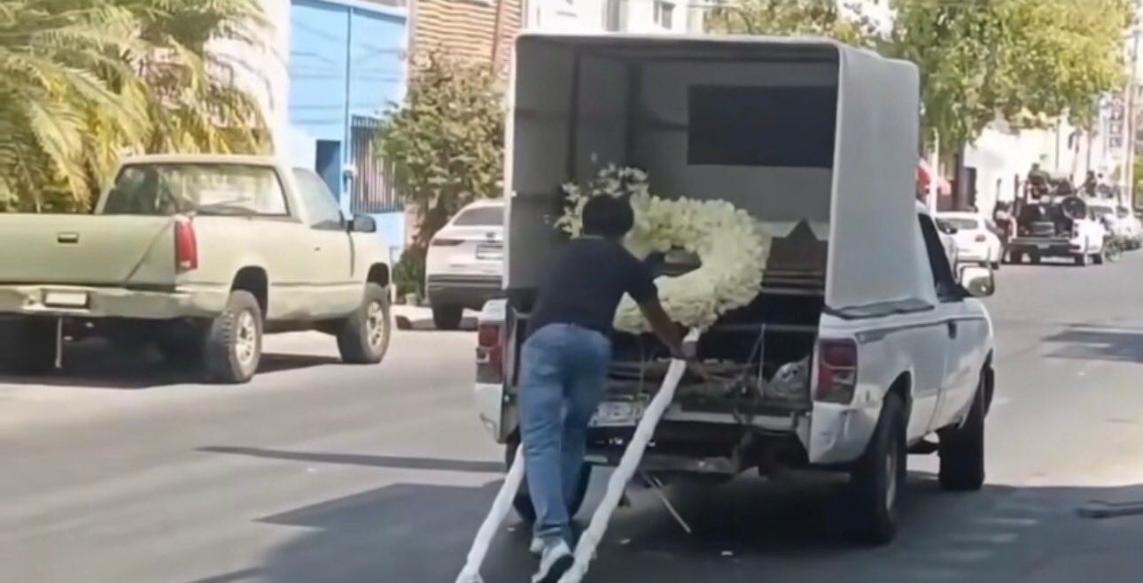 Sorprenden coronas de flores en el funeral de El Mencho