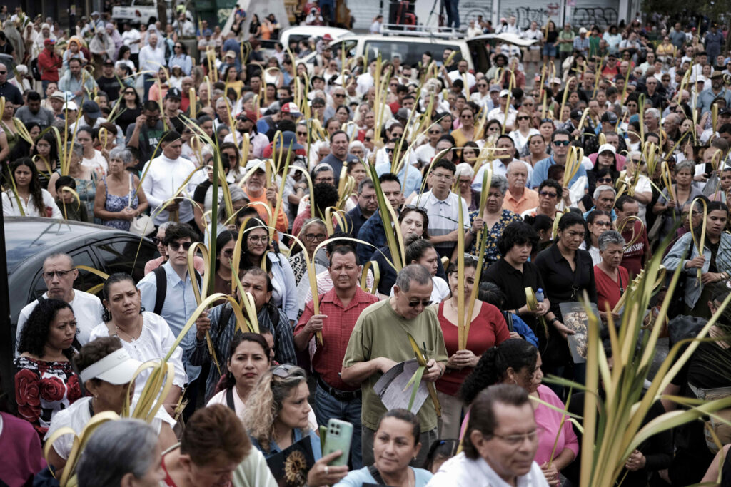 catolicos-de-america-latina-piden-en-el-domingo-de-ramos-acabar-con-las-guerras-e-injusticias-2-1024x683-1 Católicos de América Latina piden en el Domingo de Ramos acabar con las guerras e injusticias - catolicos-de-america-latina-piden-en-el-domingo-de-ramos-acabar-con-las-guerras-e-injusticias-2-1024x683