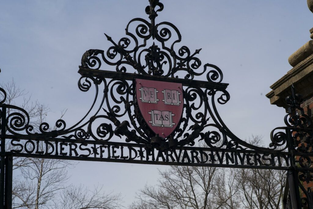 Gobierno de Trump demanda a Harvard por "discriminar" a alumnos judíos e israelíes - ee5bd375bd9d1e167d30897d7a466f8bf63522aew-1024x684