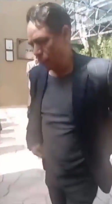 ekleuogflzhu7i2o4pbra5joaq Maestro es detenido por grabar a sus alumnas