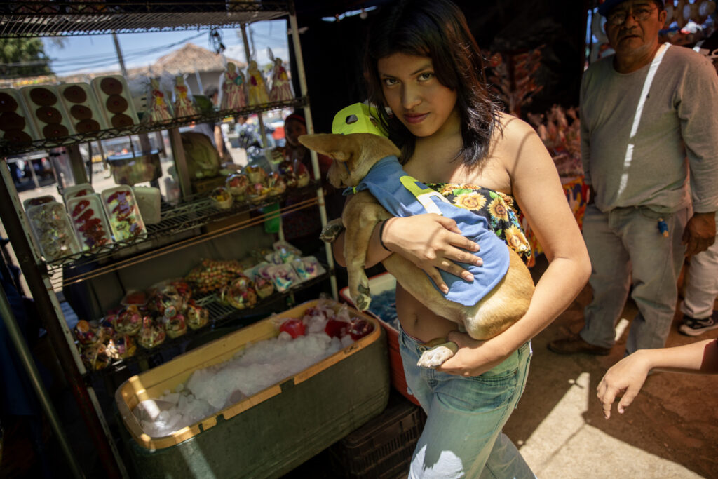 en-nicaragua-duenos-presentan-a-sus-mascotas-ante-san-lazaro-para-pedir-por-su-salud-3-1024x683-1 En Nicaragua, dueños presentan a sus mascotas ante San Lázaro para pedir por su salud - en-nicaragua-duenos-presentan-a-sus-mascotas-ante-san-lazaro-para-pedir-por-su-salud-3-1024x683