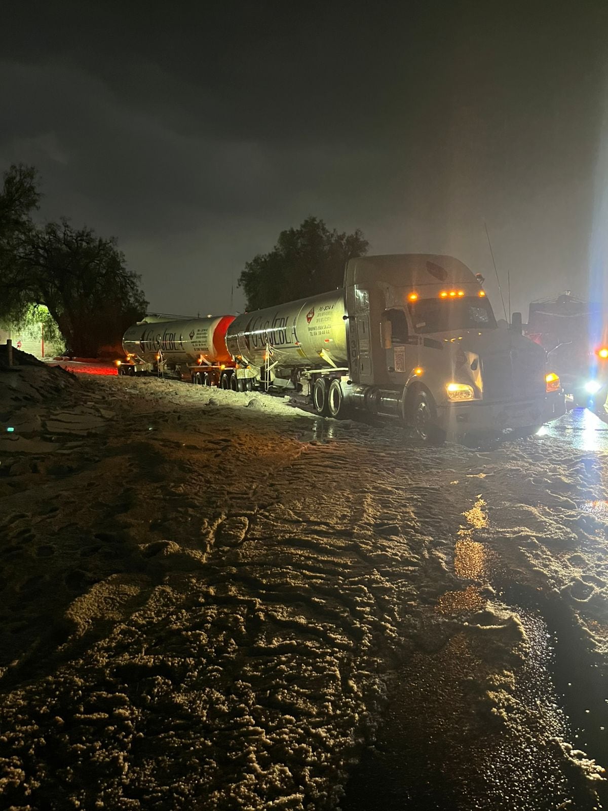 Granizada en Tecámac colapsa autopista México-Pachuca