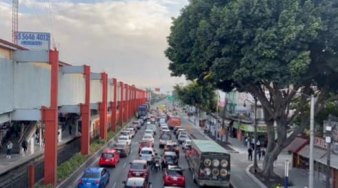 Bloqueo en Calzada de Tlalpan hacia el Estadio Banorte deja caos vial