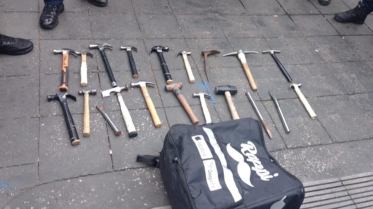 Decomisan artefactos peligrosos en la marcha del Día Internacional de la Mujer.