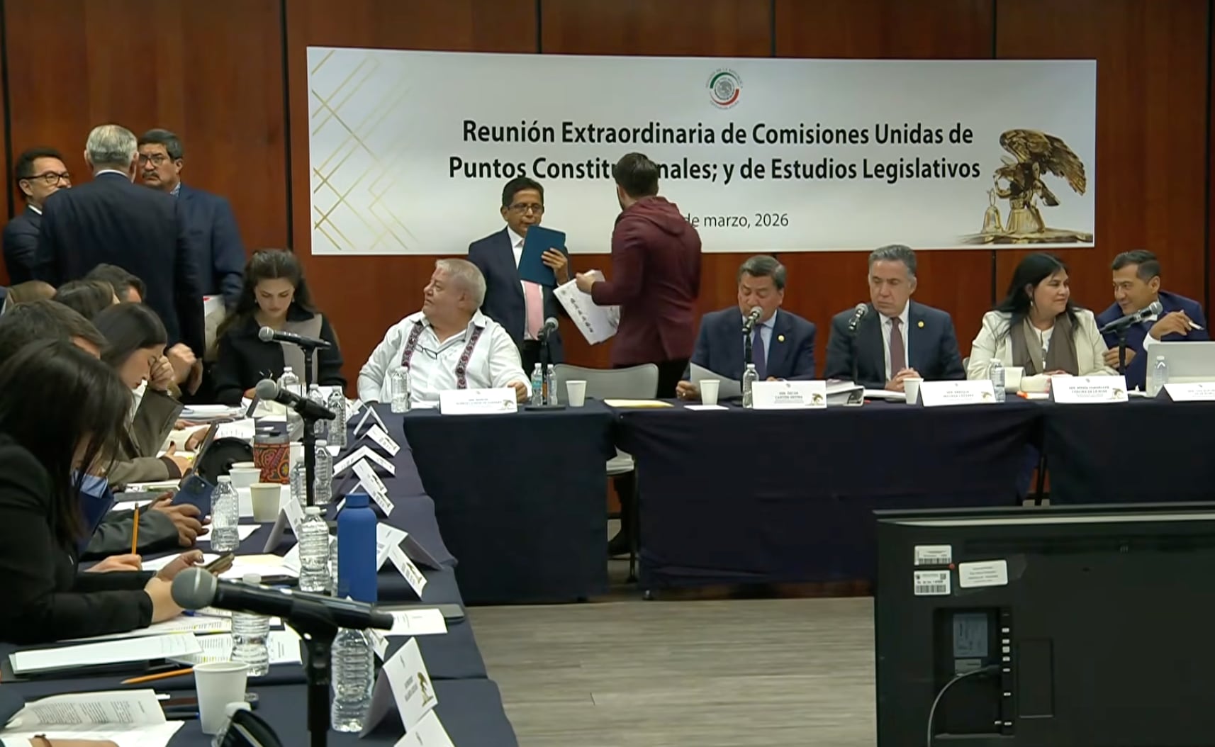 Comisiones del Senado discuten Plan B de la reforma electoral