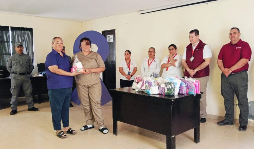 ssp-106-2026-refuerzan-reinsercion-social-con-entrega-de-kits-de-higiene-a-mujeres-en-cedes-reynosa-5-850x500-1