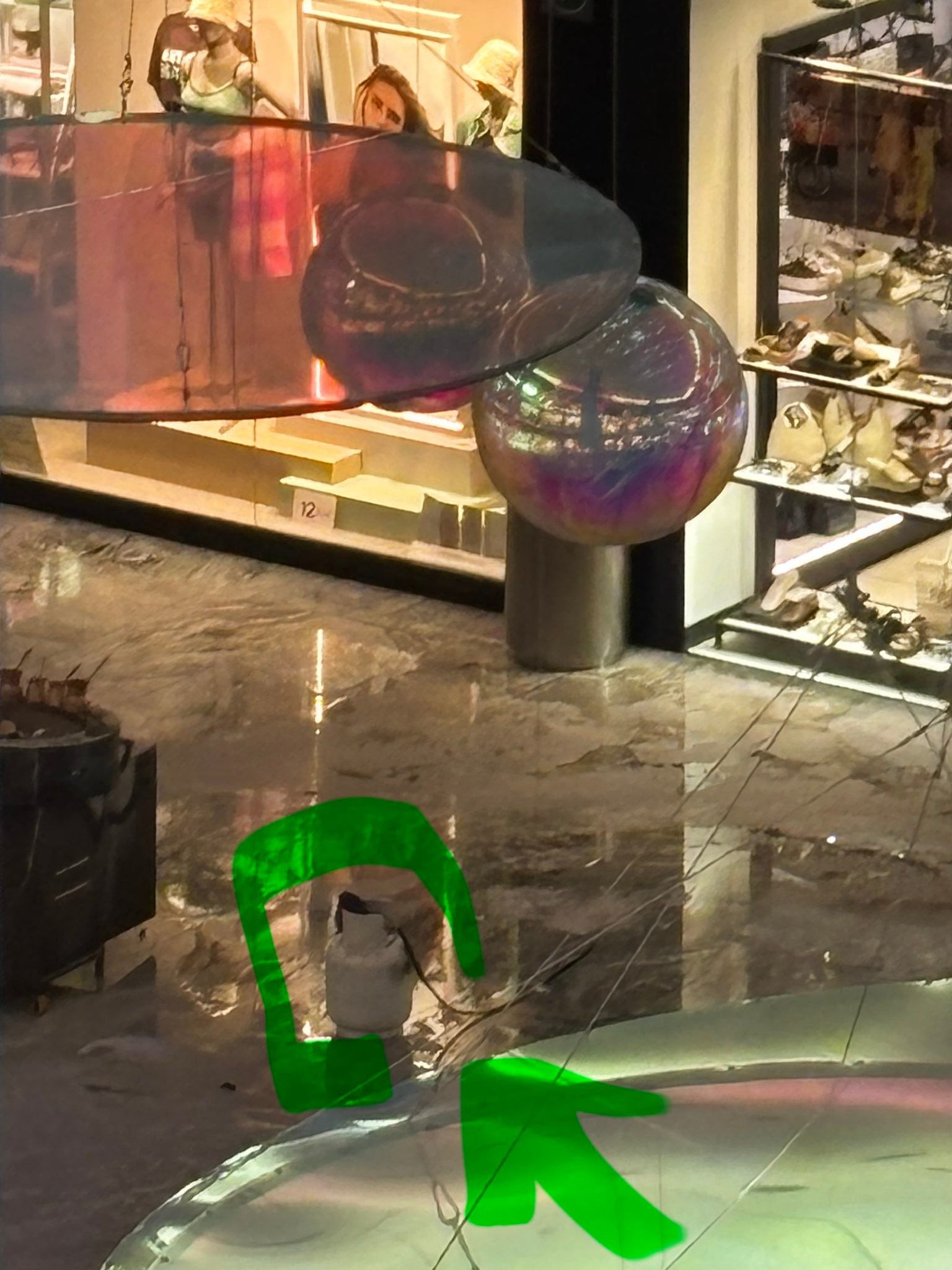 Explota tanque de gas junto al Jelly World en Perisur; acusan inseguridad.