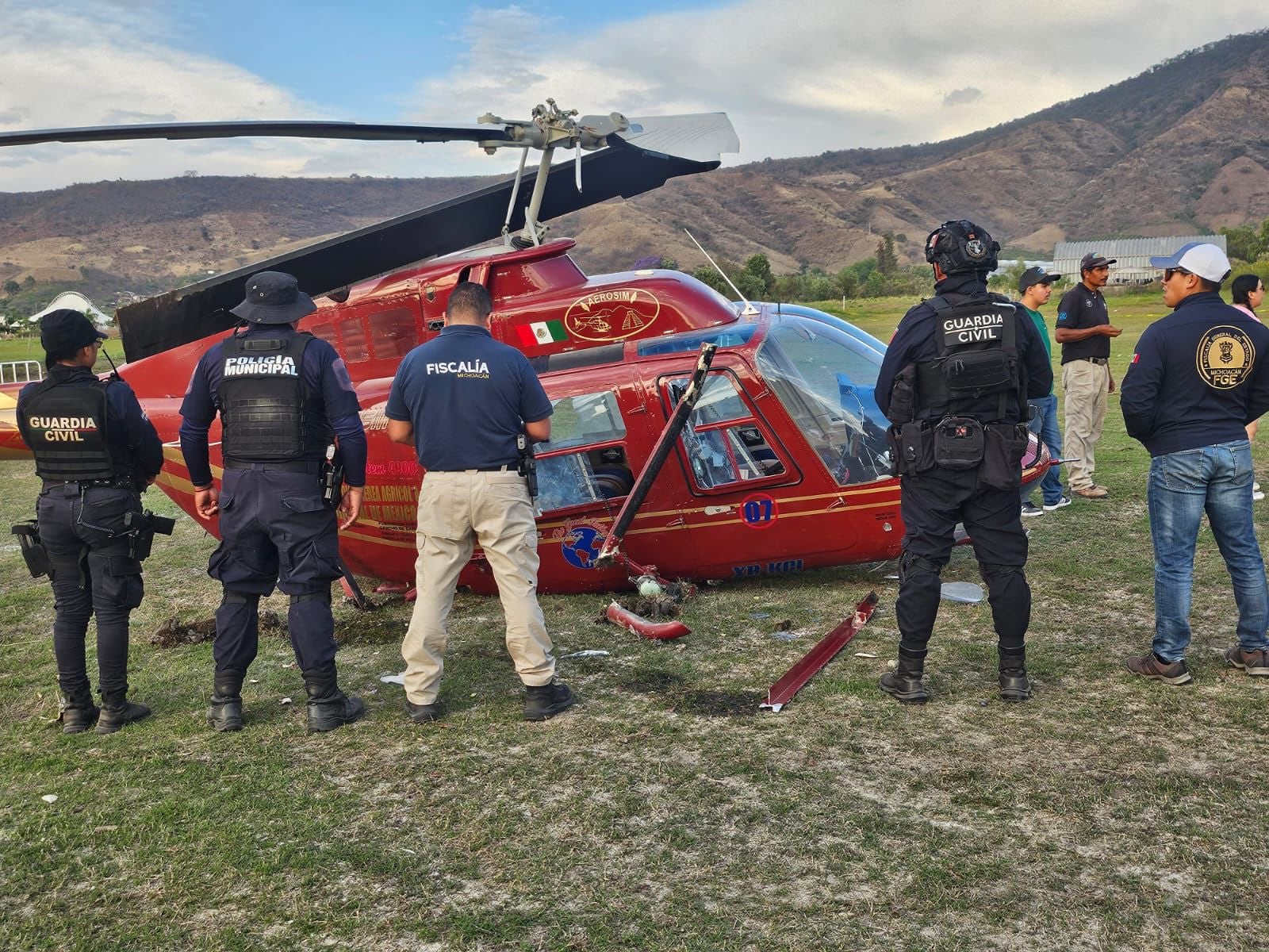 Helicóptero cae en Zitácuaro, Michoacán