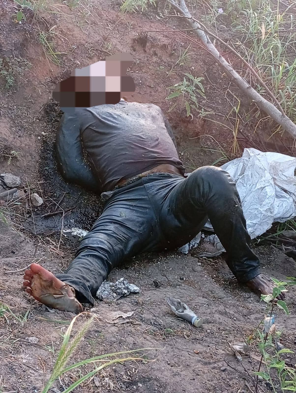 Localiza colectivo cuerpo con huellas de violencia en brecha El Becerro