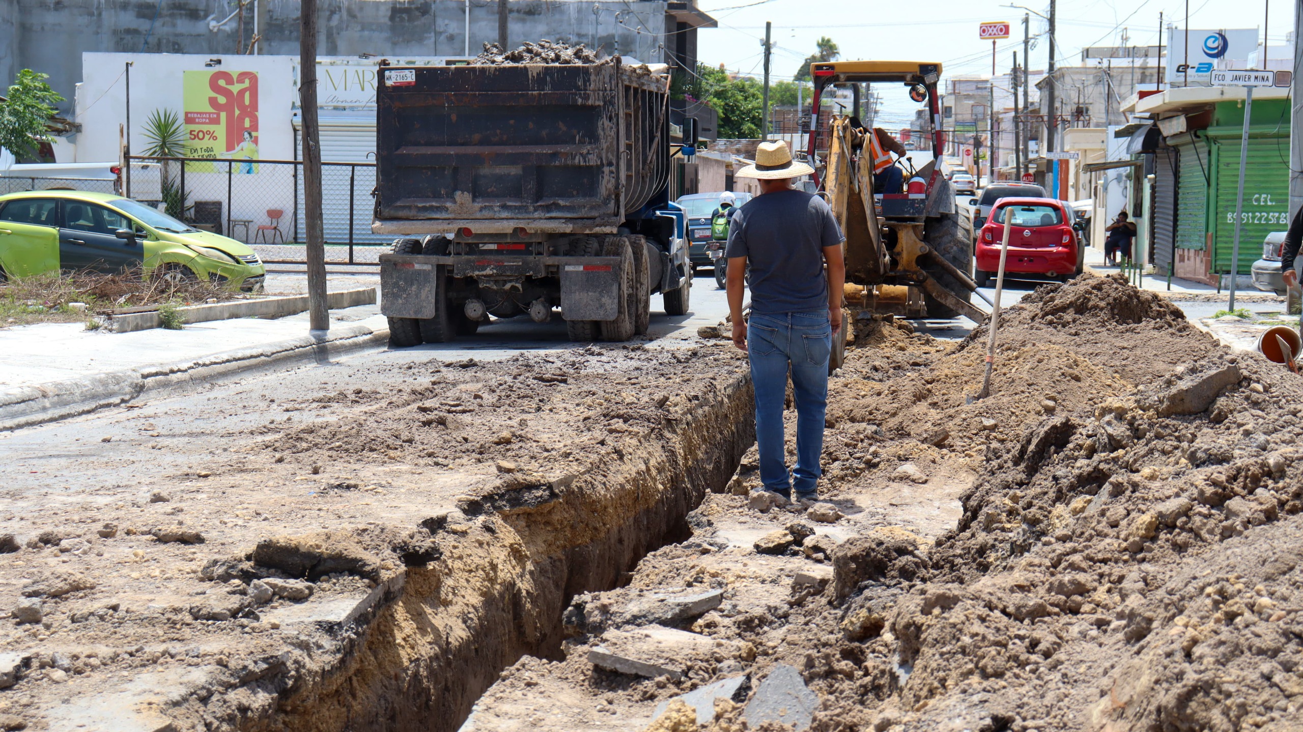 Trabaja COMAPA en la rehabilitación de drenaje sanitario en la Zona Centro