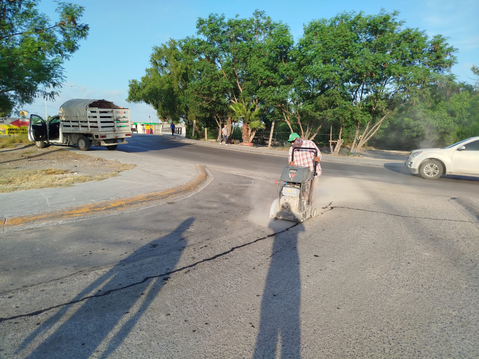 Reparación de baches en retorno de colonia La Joya mejora vialidad en la zona
