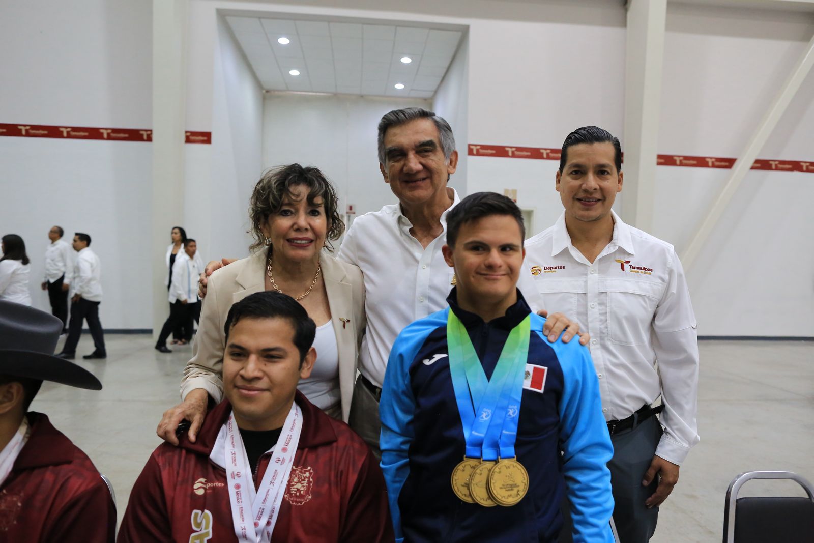 Américo reconoce a deportistas y jóvenes tamaulipecos
