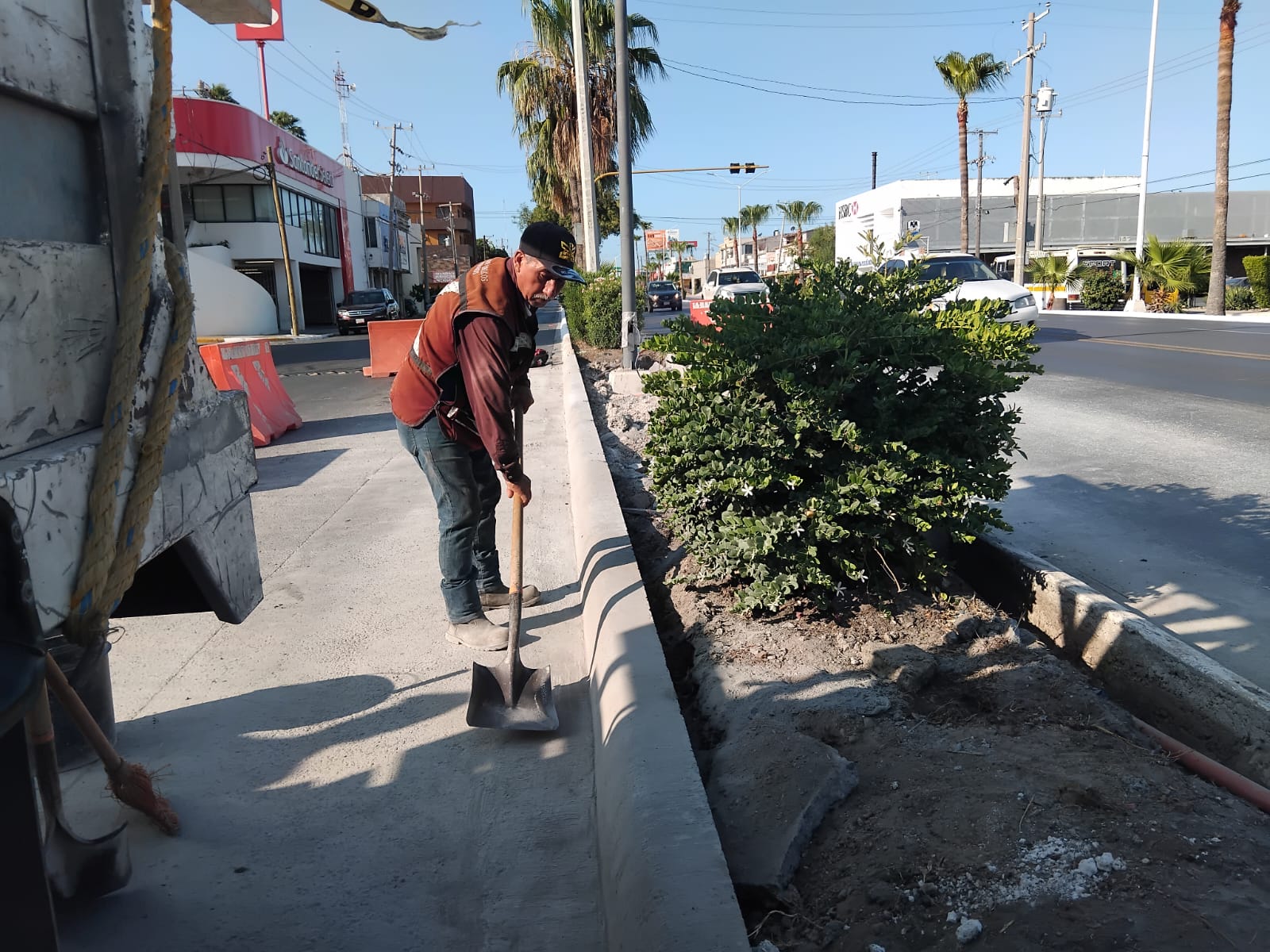 Mejora Gobierno Municipal de Reynosa seguridad vial en colonia Flovigar