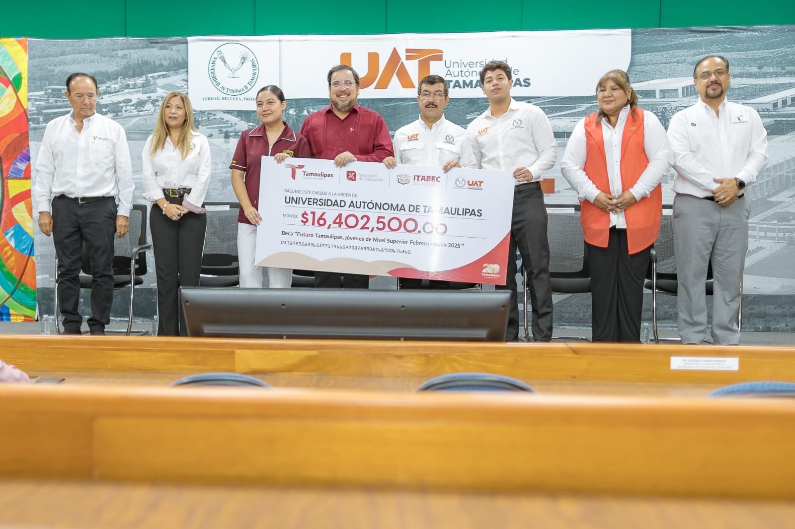 Entrega ITABEC becas “Futuro Tamaulipas Jóvenes de Nivel Superior”