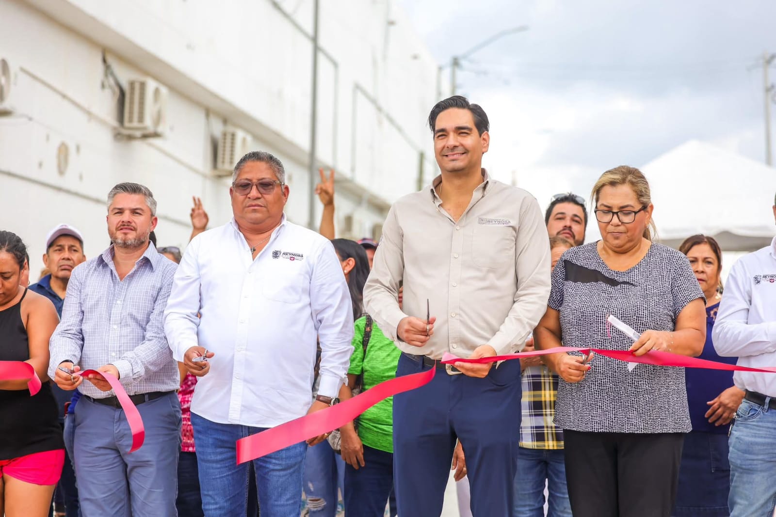  Más de 2.7 MDP en pavimentación benefician a 270 familias de Lomas del Villar