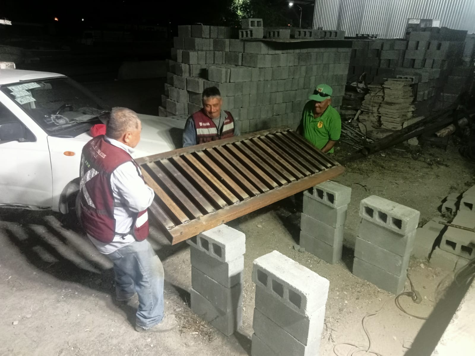 Elabora e instala rejillas pluviales personal del Municipio de Reynosa