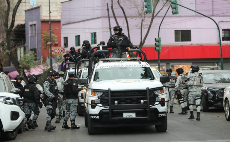 convoy-de-la-gn-resguarda-ambulancia-forense-que-traslado-a-la-femdo-el-cuerpo-de-el-mencho
