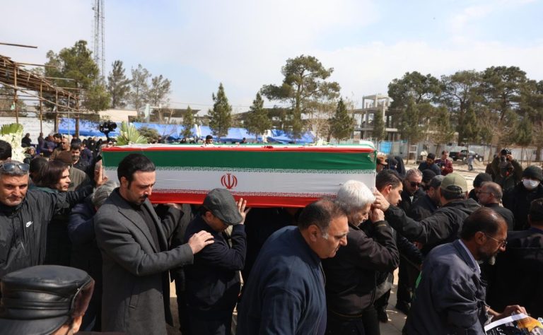 funeral-de-victimas-de-la-guerra-en-iran