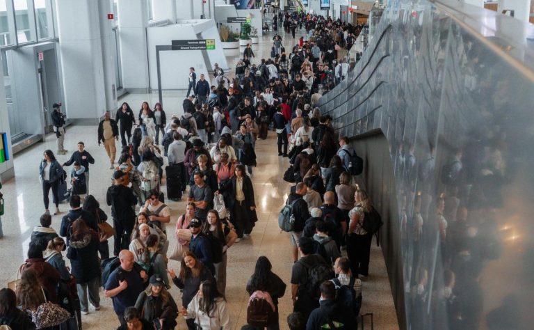 largas-filas-en-aeropuerto-de-eeuu