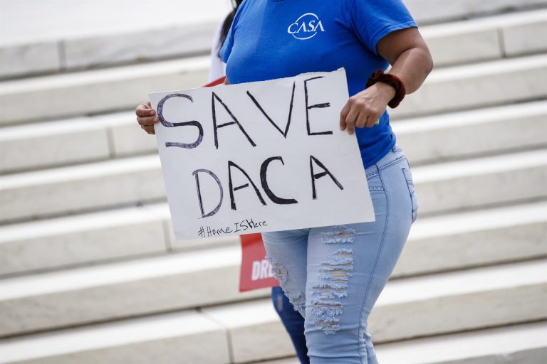 manifestante-a-favor-del-daca-en-eeuu